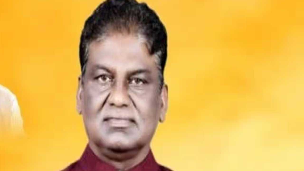 Minister faints | స్వాతంత్య్ర దినోత్సవ వేడుకల్లో స్పృహ తప్పి పడిపోయిన మంత్రి