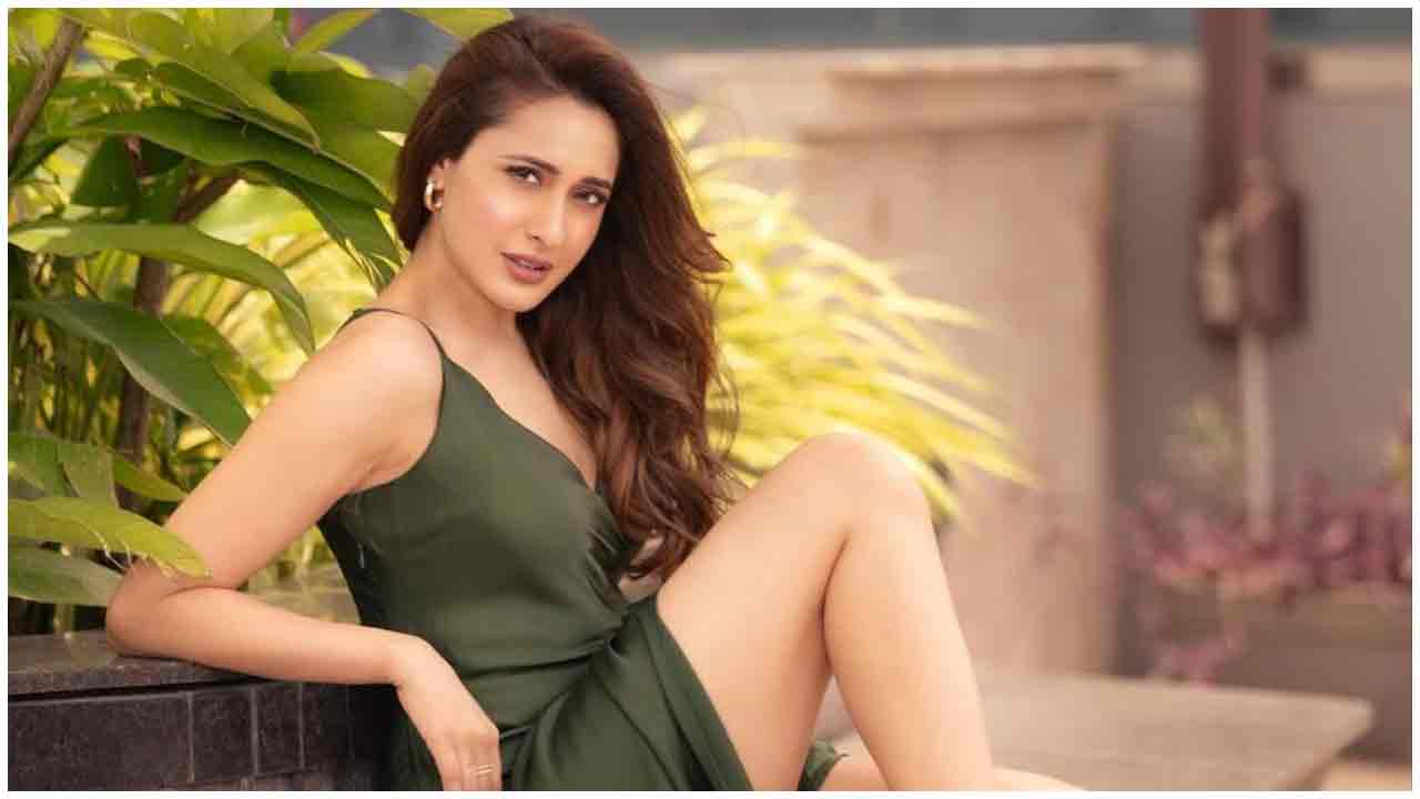 Pragya Jaiswal | చిట్టిపొట్టి దుస్తుల్లో ప్రగ్యా జైస్వాల్ గ్లామర్ షో..