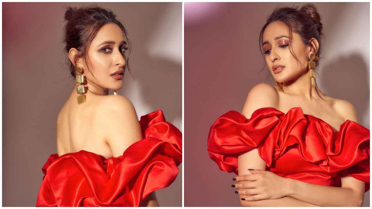 Pragya Jaiswal | రెడ్ మిర్చిలా ఘాటెక్కిస్తున్న ప్రగ్యా జైస్వాల్..