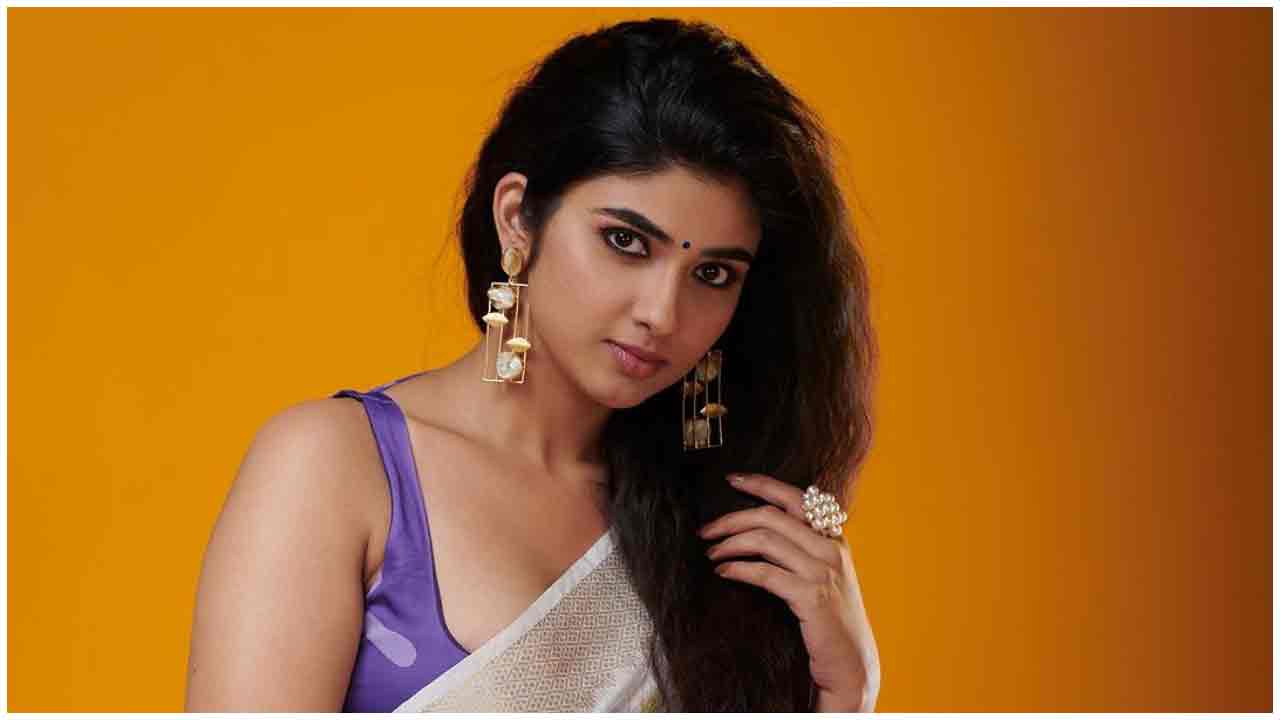 Pragya Nagra | ఓర చూపులతో కట్టిపడేస్తున్న ప్రజ్ఞా నగ్రా..