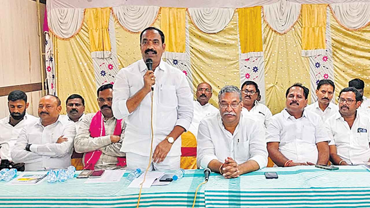 సీఎం సభకు పెద్దఎత్తున తరలాలి