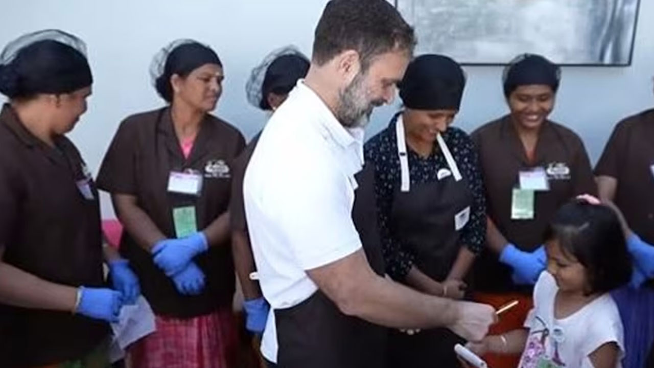 Rahul Gandhi | నీ ఆటోగ్రాఫ్‌ ఇస్తావా.. చిన్నారిని అడిగిన కాంగ్రెస్‌ ఎంపీ రాహుల్‌ గాంధీ.. వీడియో