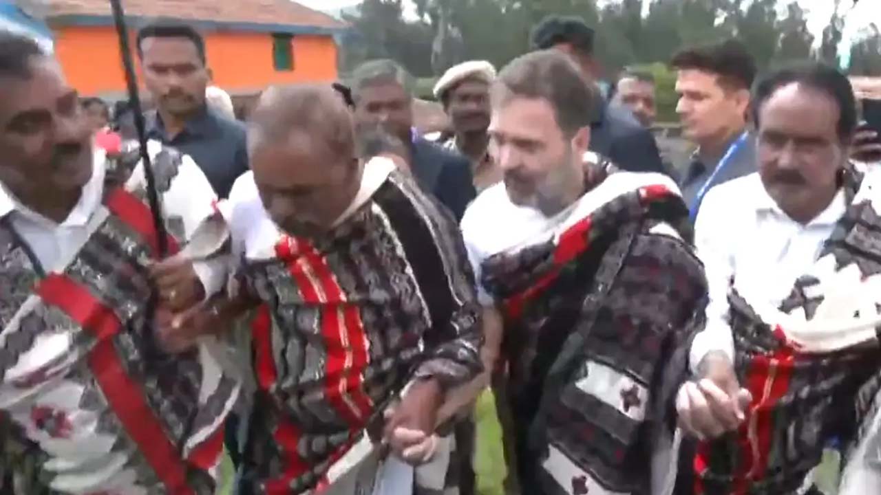 Rahul Gandhi | వయనాడ్‌లో కాంగ్రెస్‌ నేత రాహుల్‌ పర్యనట.. గిరిజనులతో భేటీ..