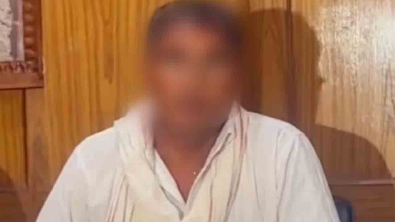 Rajasthan Dalit man | కాంగ్రెస్‌ ఎమ్మెల్యే బూట్లు నాకించాడు, పోలీస్‌ అధికారి నాపై మూత్ర   విసర్జన చేశాడు.. దళిత వ్యక్తి ఫిర్యాదు