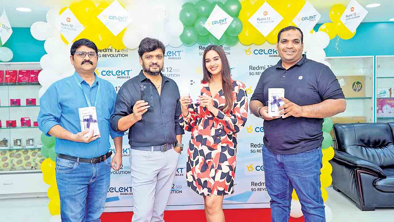 రెడ్‌మీ కొత్త మోడల్‌ మొబైల్‌ను లాంచ్‌ చేసిన సెలెక్ట్‌