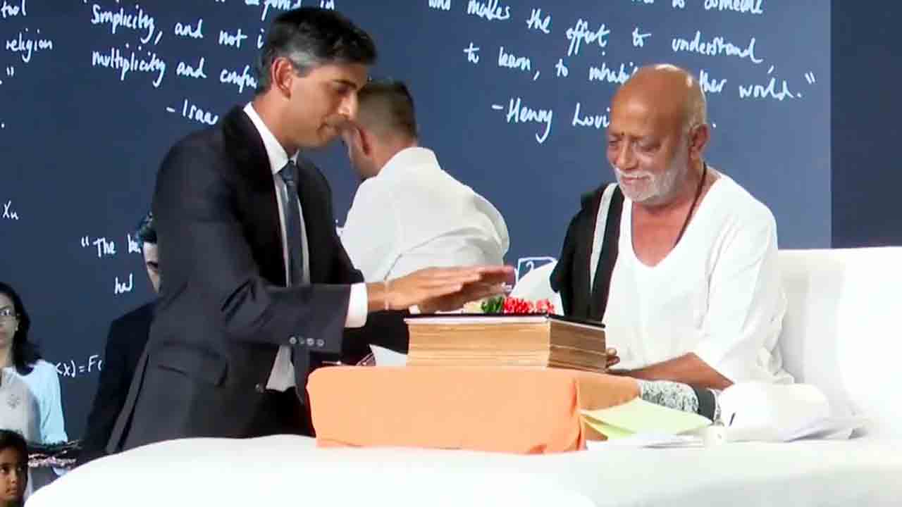 Rishi Sunak | ప్రధానిగా కాదు.. హిందువుగా వచ్చా .. రామ కథ కార్యక్రమంలో రిషి సునాక్‌