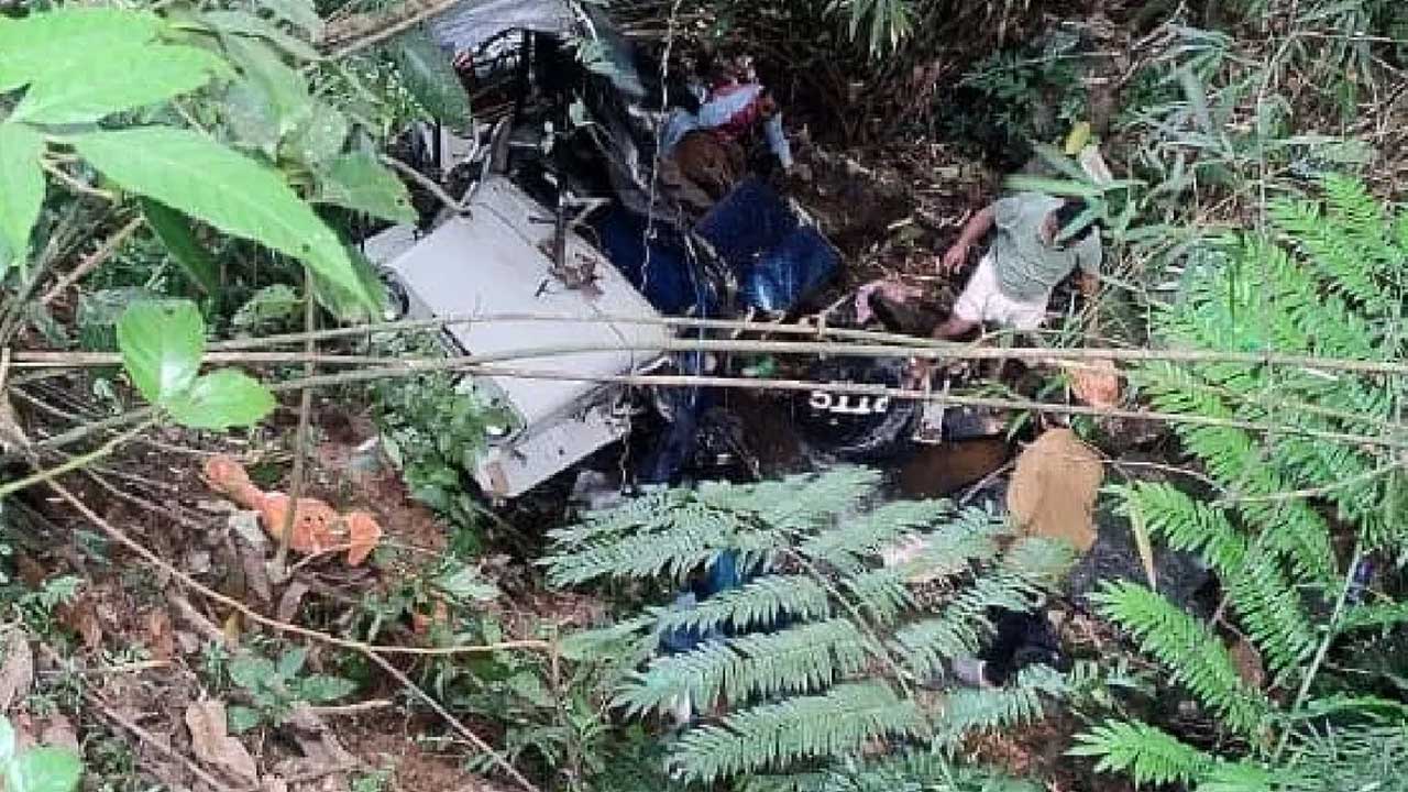 Road accident | అదపుతప్పి లోయలో పడిన జీపు.. తొమ్మిది మంది దుర్మరణం