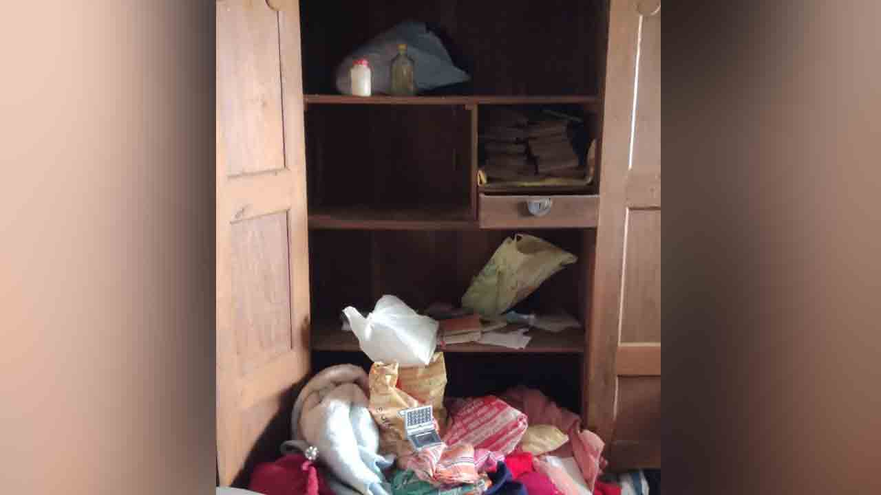 ఒంటరి వృద్ధురాలిపై దొంగల దాడి