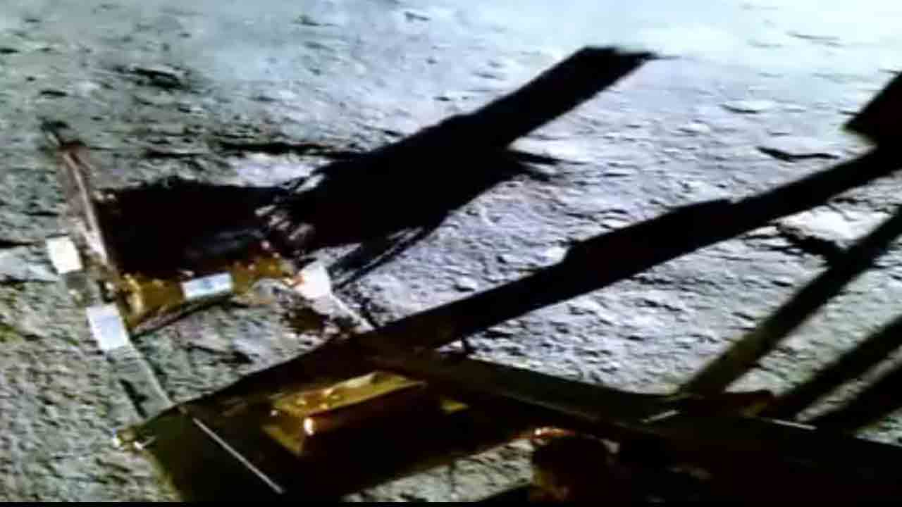 Chandrayaan-3 | చంద్రుడి ఉపరితలంపై 8 మీటర్లు ప్రయాణించిన రోవర్ ప్రజ్ఞాన్