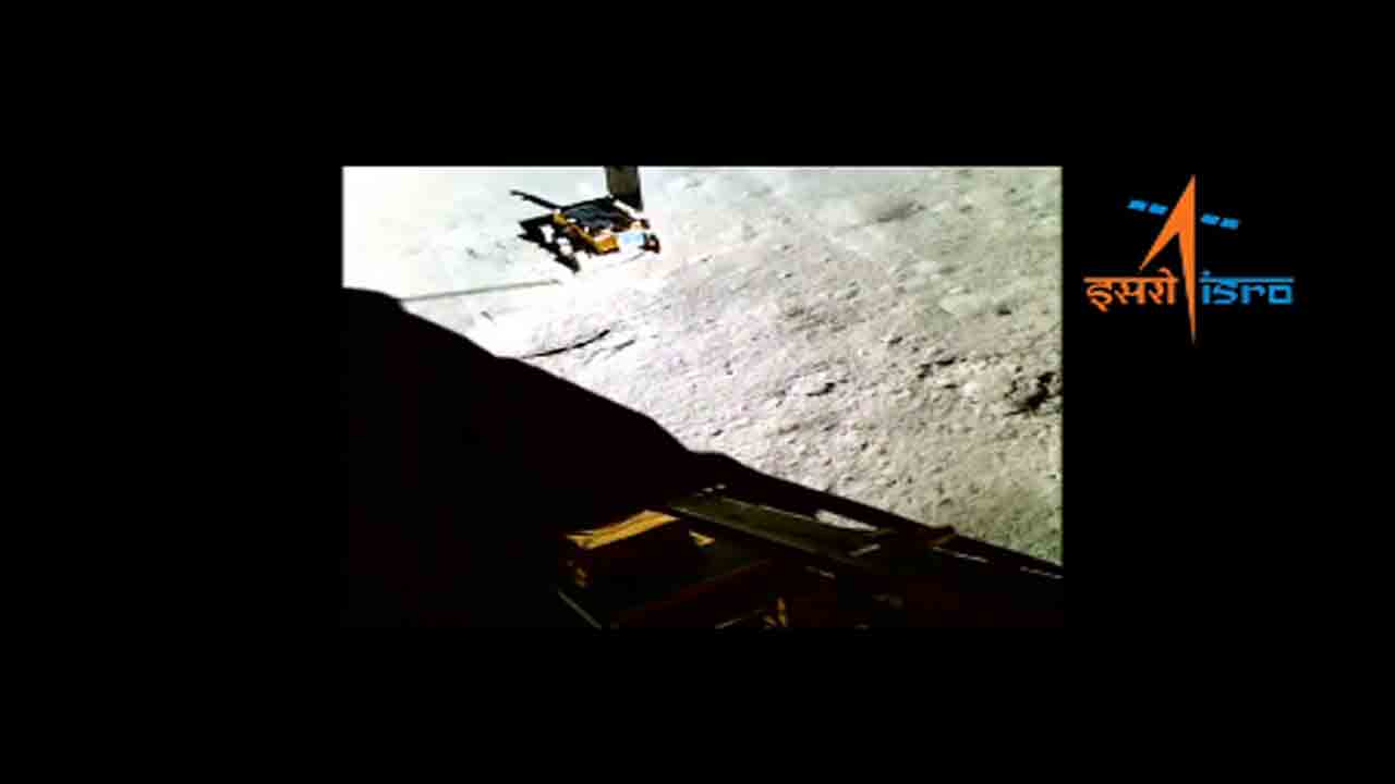 Chandrayaan-3 | చంద్రుడిపై రోవర్‌ రోమింగ్‌.. ఇస్రో తాజా వీడియో
