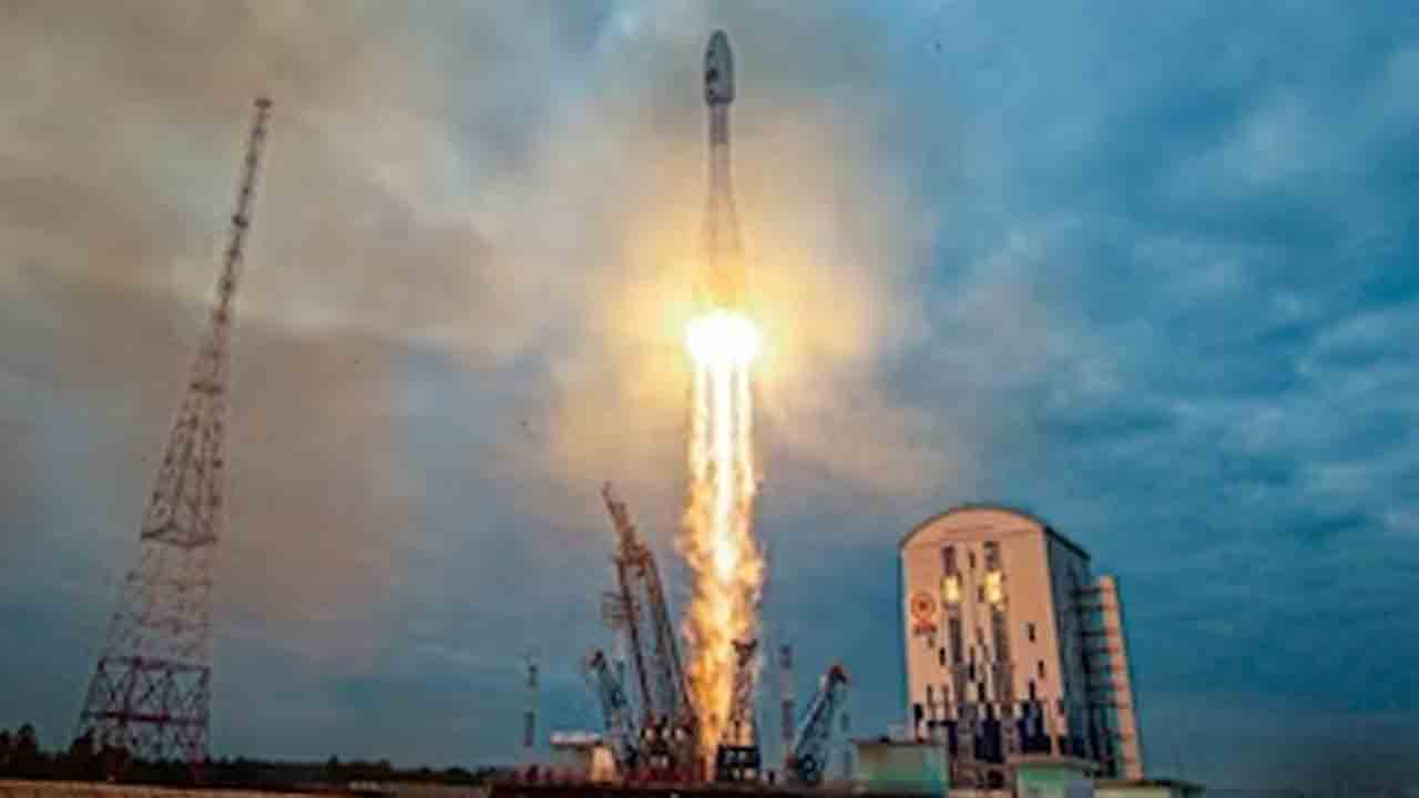 Russia | జాబిల్లిపైకి విజయవంతంగా దూసుకెళ్లిన రష్యా లునా-25.. చంద్రయాన్‌-3 కంటే ముందే ల్యాండింగ్‌