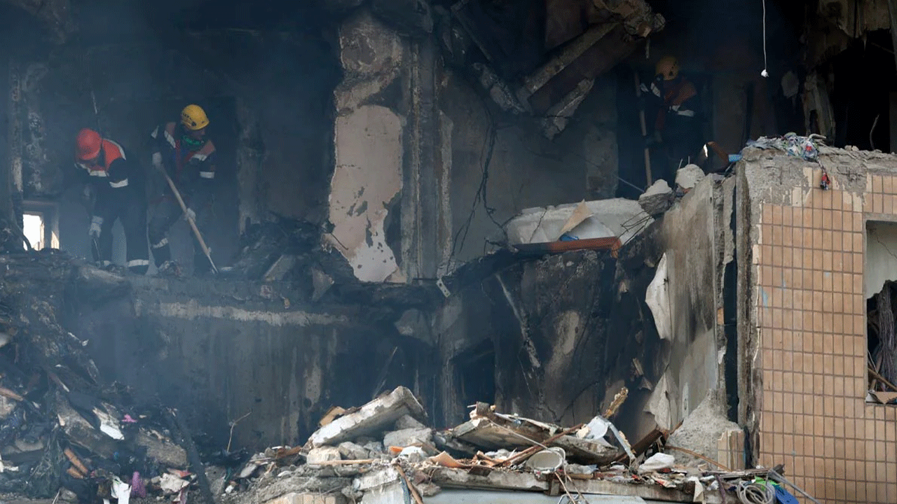 Ukraine | జెలెన్ స్కీ స్వస్థలంపై రష్యా ప్రతీకార దాడి.. చిన్నారి సహా ఆరుగురు మృతి