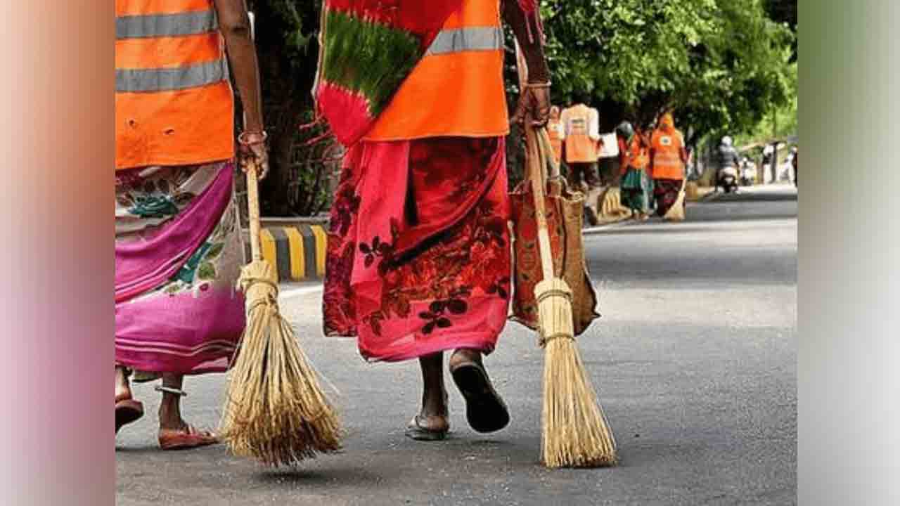 Insurance for Sanitation Workers | పంచాయతీ పారిశుద్ధ్య కార్మికులకు రూ.5లక్షల ఇన్సూరెన్స్‌