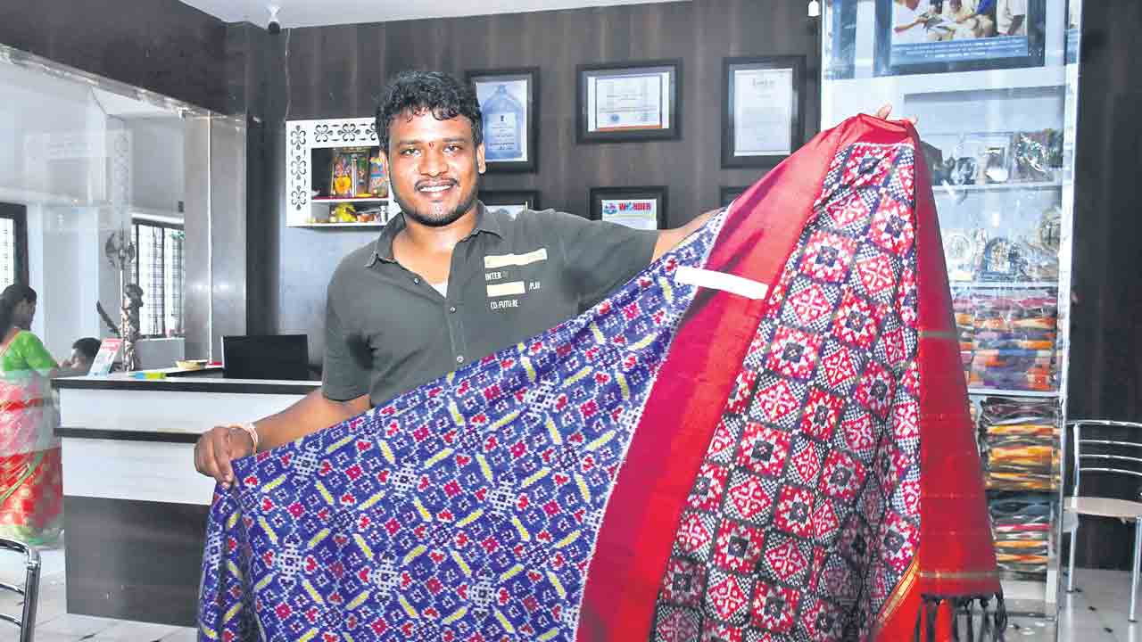 Pochampally |  కొత్త ఒరవడికి శ్రీకారం చుట్టిన భూదాన్‌ పోచంపల్లి.. ఇకపై నూలు తీయడం నుంచి చీర తయారీ దాకా అంతా ఒకే చోట