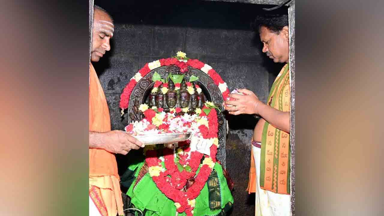 Srisailam | శ్రీశైలంలో సోమవార పూజలు.. కుమార‌స్వామికి ష‌ష్టి పూజ‌లు..!