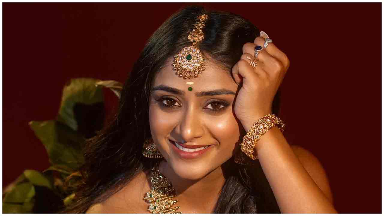 Sangeetha Sringeri | స్లీవ్ లెస్ అందాలతో హోయలు పోయిన సంగీత శ్రింగేరి..