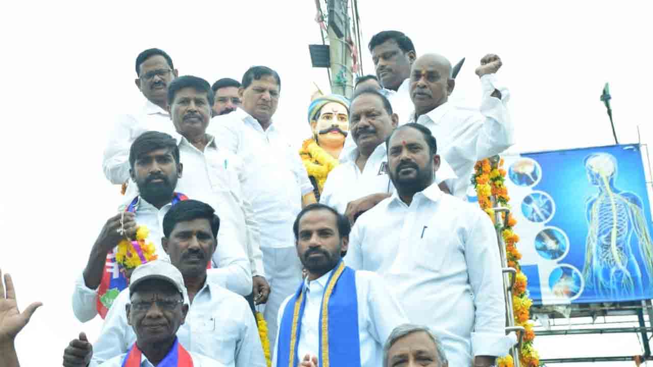 తెలంగాణ వీరత్వానికి ప్రతీక సర్వాయి పాపన్న గౌడ్‌