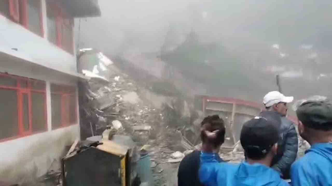 Shimla | శివాలయంపై విరిగిపడ్డ కొండచరియలు.. 9 మంది మృతి