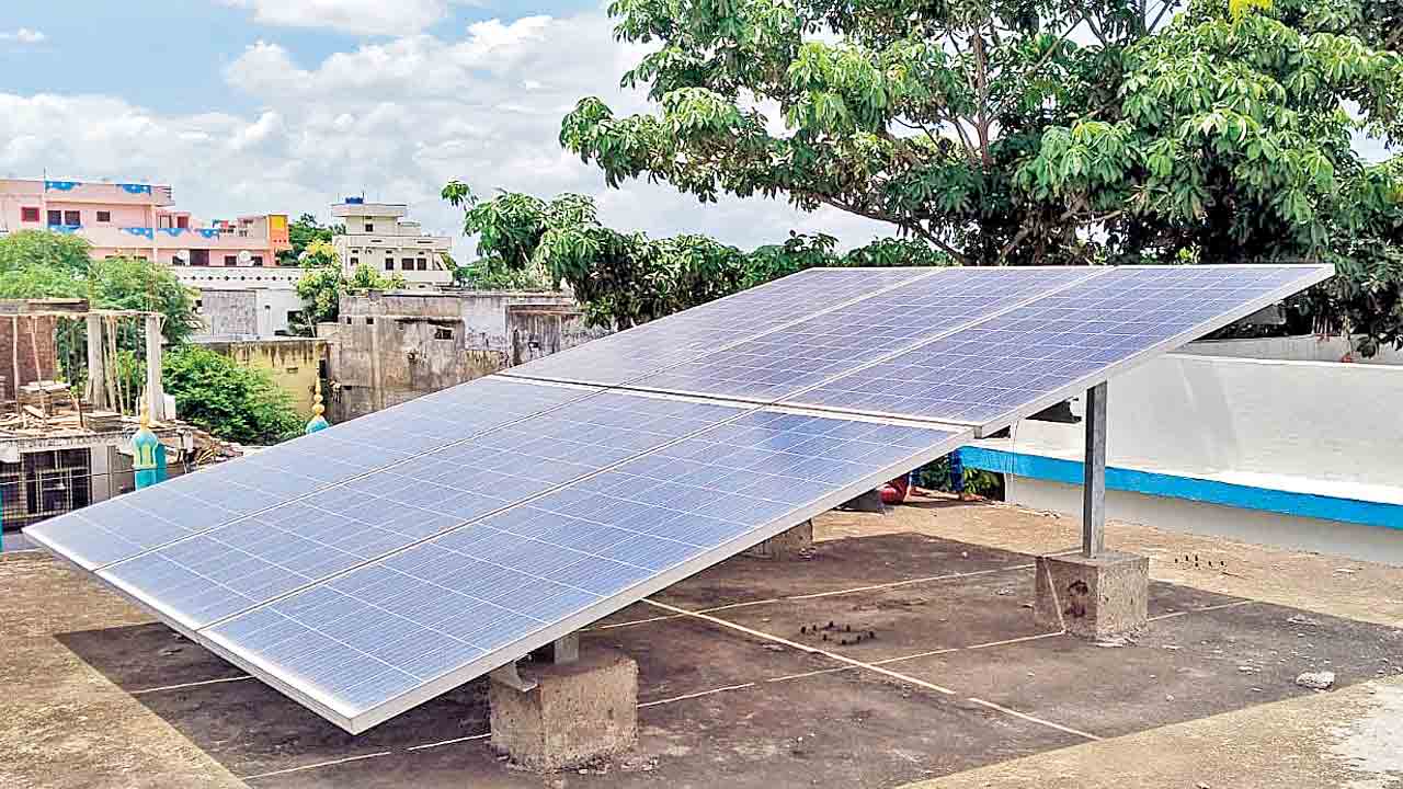 సర్కార్‌ బడిలో సౌర వెలుగులు