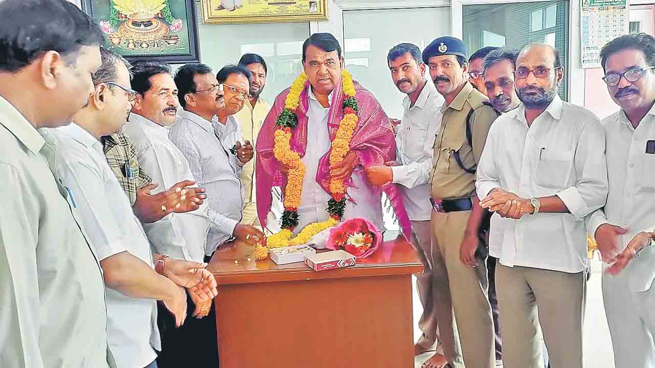 కర్ణాటకలో అటకెక్కిన కాంగ్రెస్‌ హామీలు