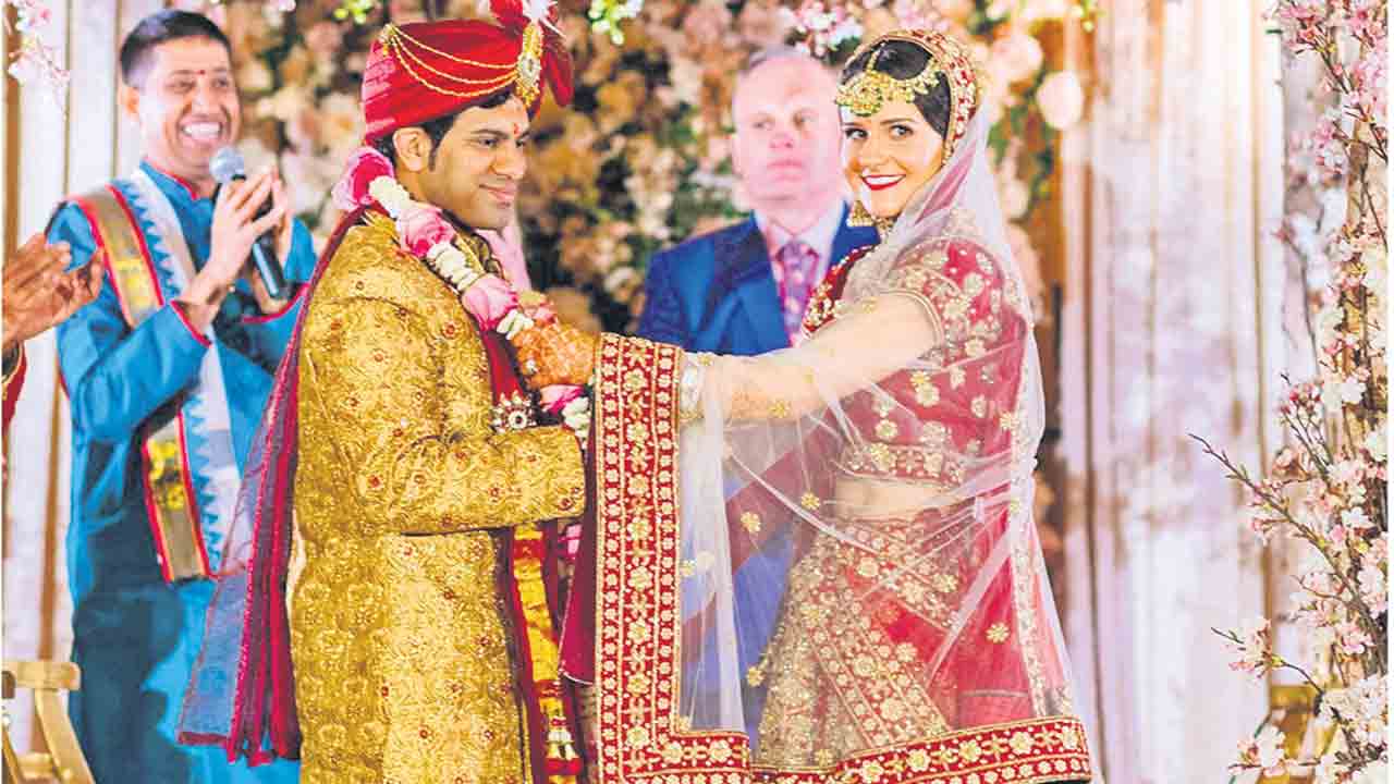 పెళ్లికి భాజా మోగింది..