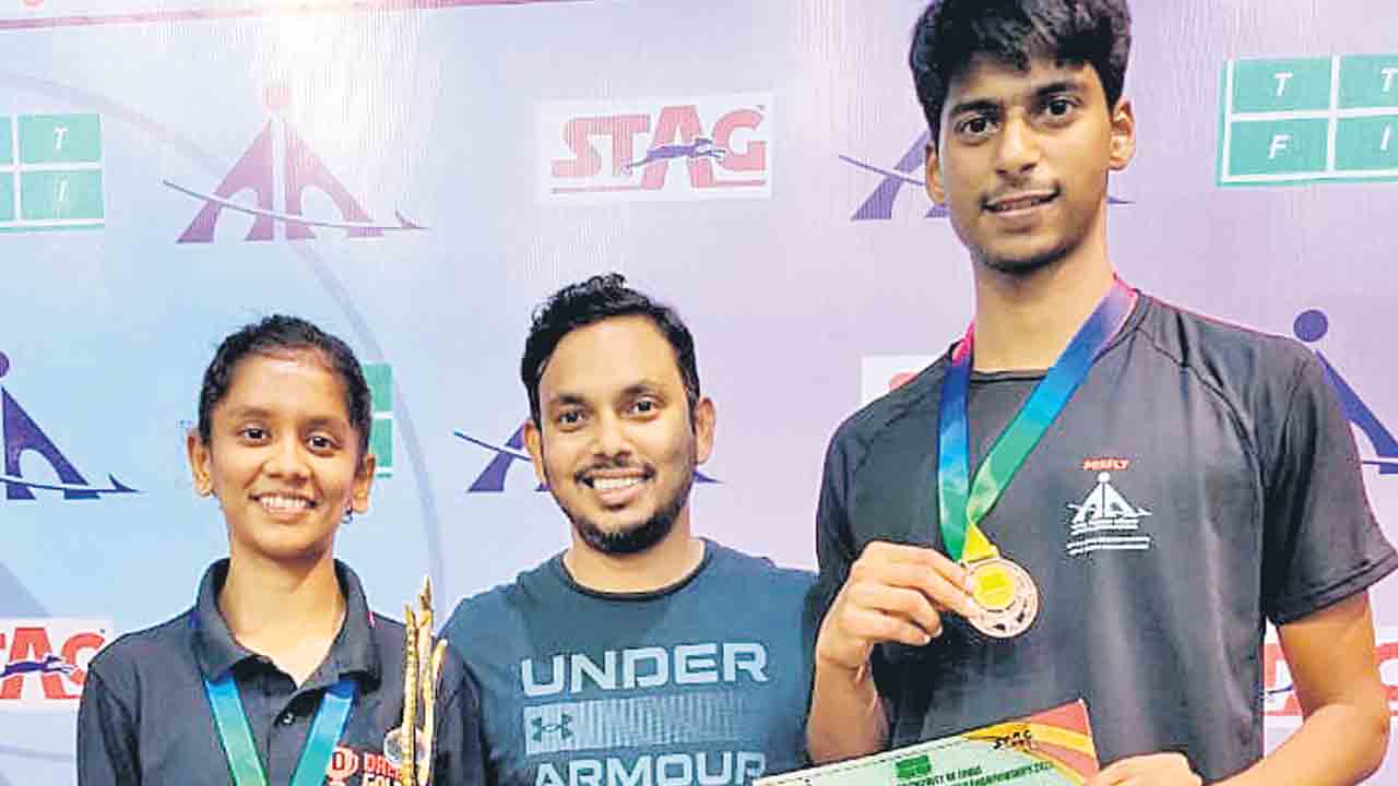 శ్రీజ పసిడి వెలుగులు