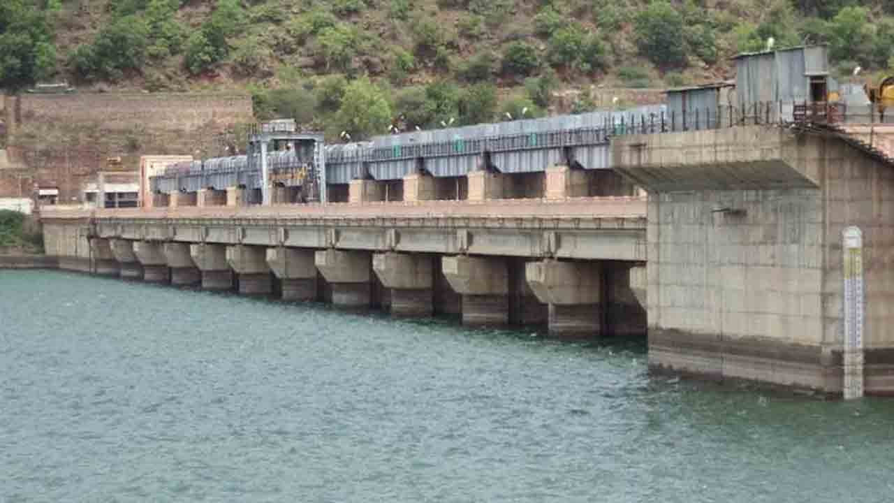 Srisailam Project | శ్రీశైలం జలాశయానికి కొనసాగుతున్న వరద.. ప్రాజెక్టుకు 42,486 క్యూసెక్కుల వరద రాక