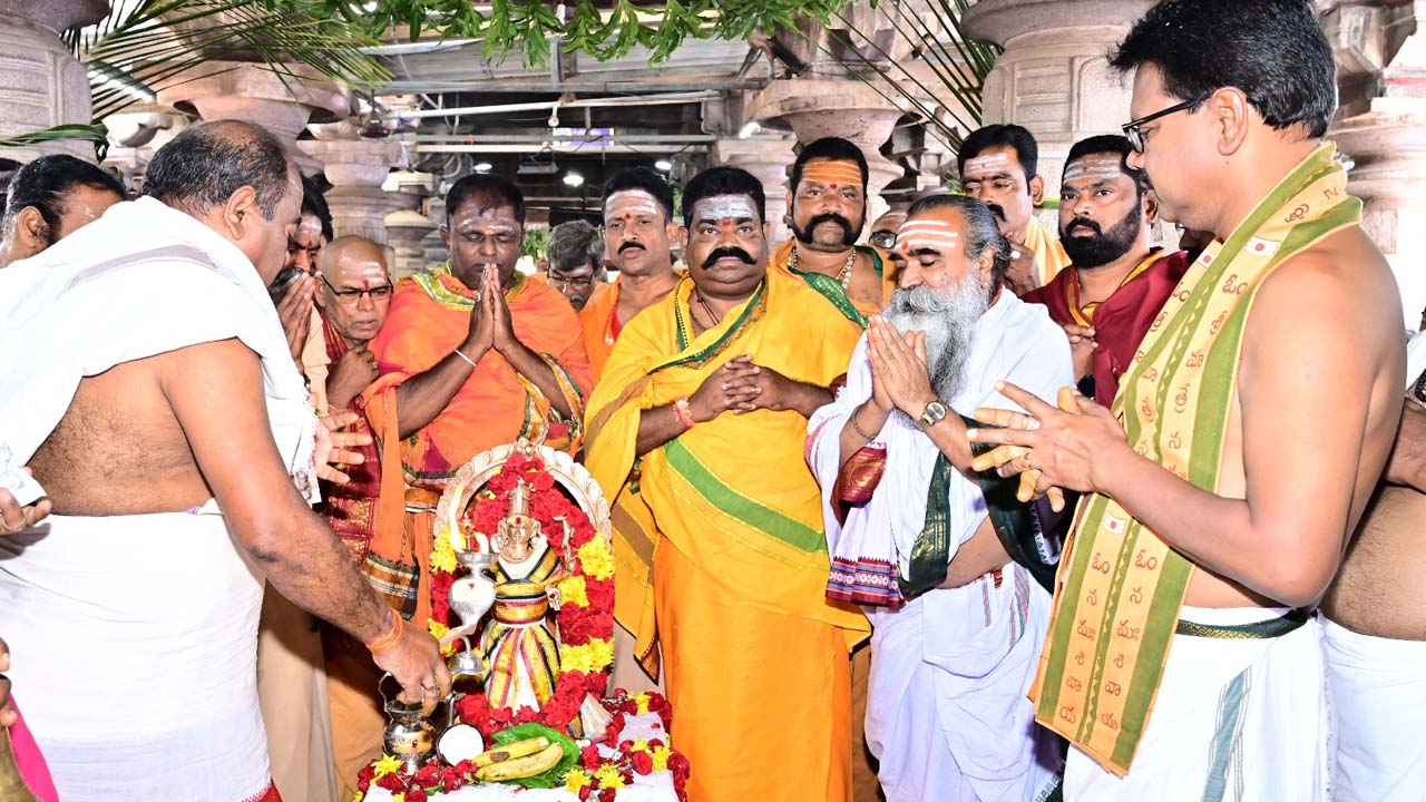 Srisailam Temple | శ్రీశైలంలో శ్రావణ ఉత్సవాలు..! తరలివచ్చిన భక్తులు..!