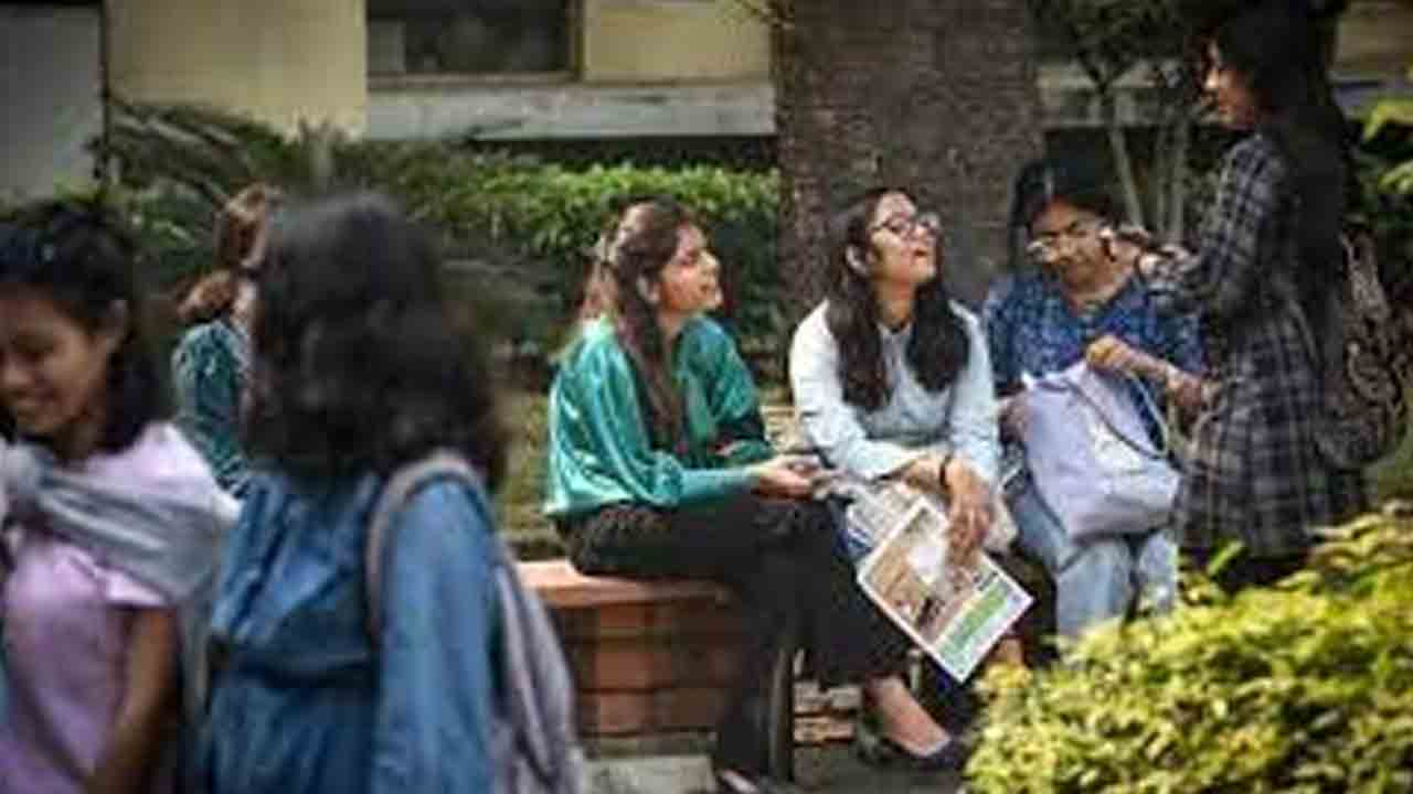 క్యాంపస్‌ కాలేజీల్లోనూ ఖాళీ సీట్లు!