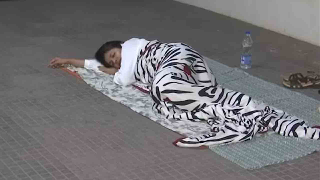 Swati Maliwal | ఆసుపత్రి నేలపైనే నిద్రించిన ఢిల్లీ మహిళా కమిషన్‌ చీఫ్‌..