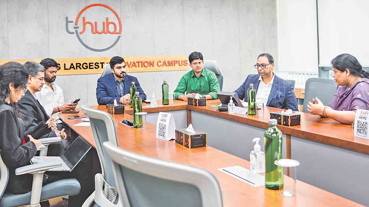 టీ హబ్‌లో ఒమన్‌ యువరాజు