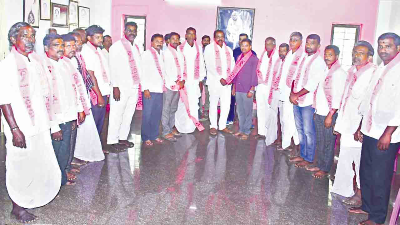 బీఆర్‌ఎస్‌లో భారీగా చేరికలు