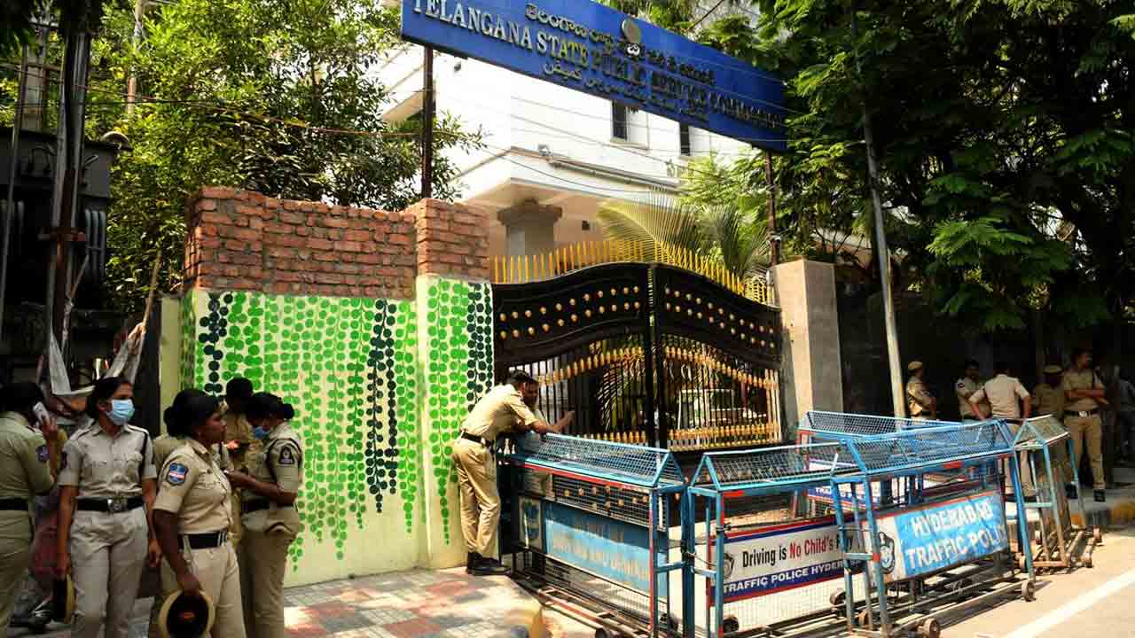 టీఎస్‌పీఎస్సీ ముట్టడిలో 70 మందిపై కేసు