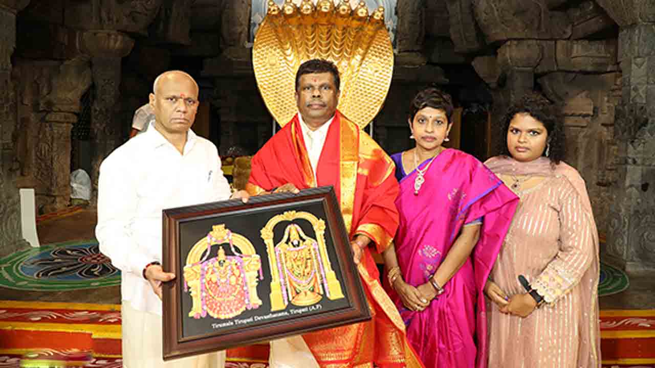 TTD | టీటీడీ ఎక్స్ అఫిషియో స‌భ్యునిగా కరికాలవలవన్ ప్రమాణం