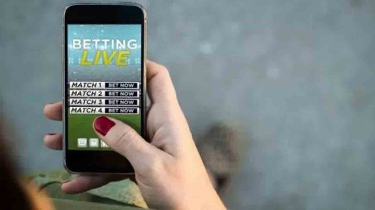 బెట్టింగ్‌ ప్రకటనలు ప్రసారం చేయొద్దు: కేంద్రం