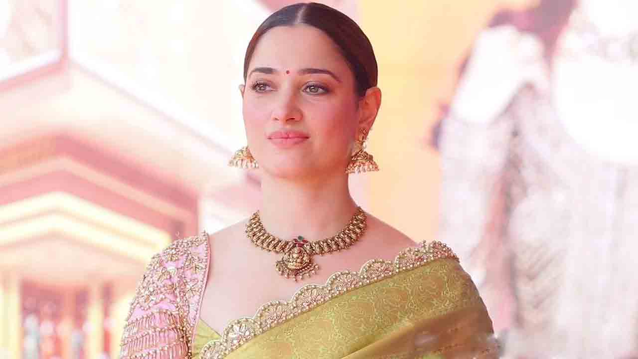 Tamannaah Bhatia | చీరకట్టులో మేలిమి బంగారంలా తమన్నా మెరుపులు.. ట్రెండింగ్‌లో స్టిల్స్‌