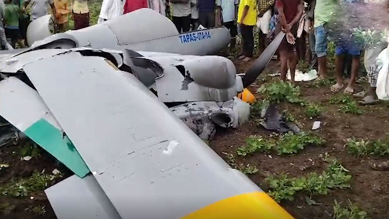Drone Crash | కర్ణాటకలో కుప్పకూలిన DRDO డ్రోన్‌.. ఆందోళనకు గురైన స్థానికులు