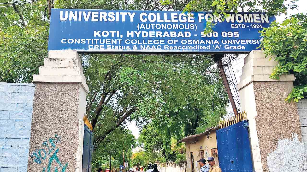 శత వసంతాల కోఠి కళాశాల