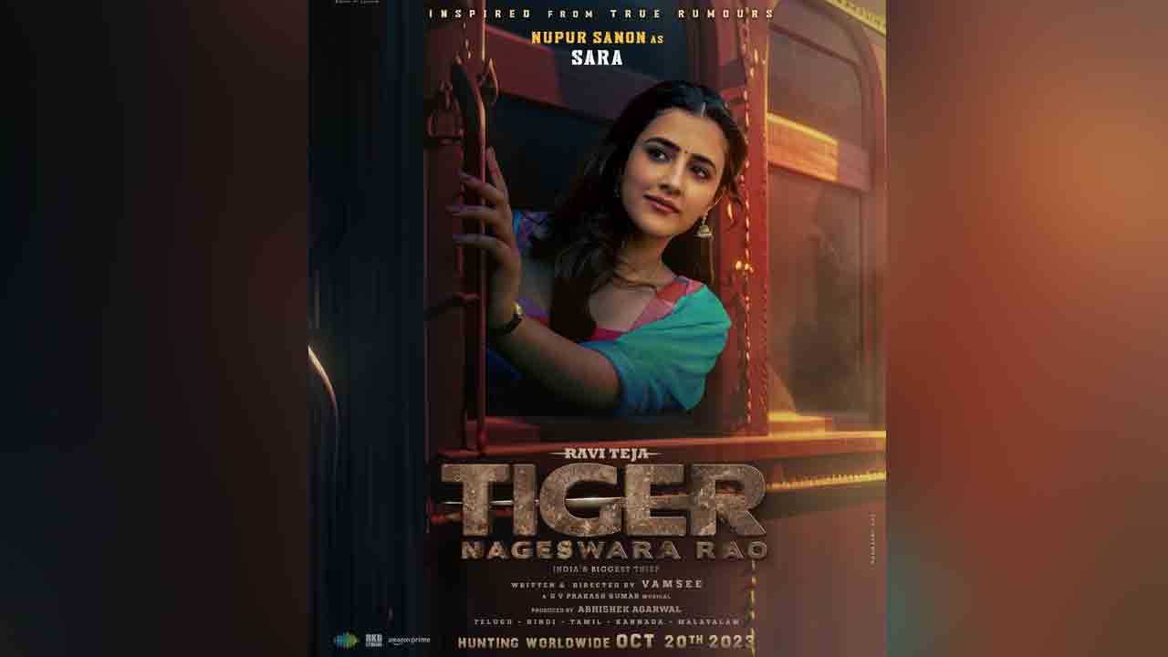 Tiger Nageswara Rao | ట్రైన్‌లో టైగర్ నాగేశ్వరరావు ప్రియురాలు.. ఇంప్రెసివ్‌గా సారా లుక్