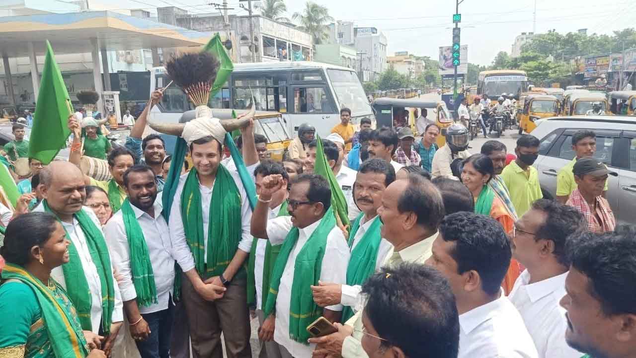 గిరిజన సంస్కృతిని కాపాడుకోవాలి