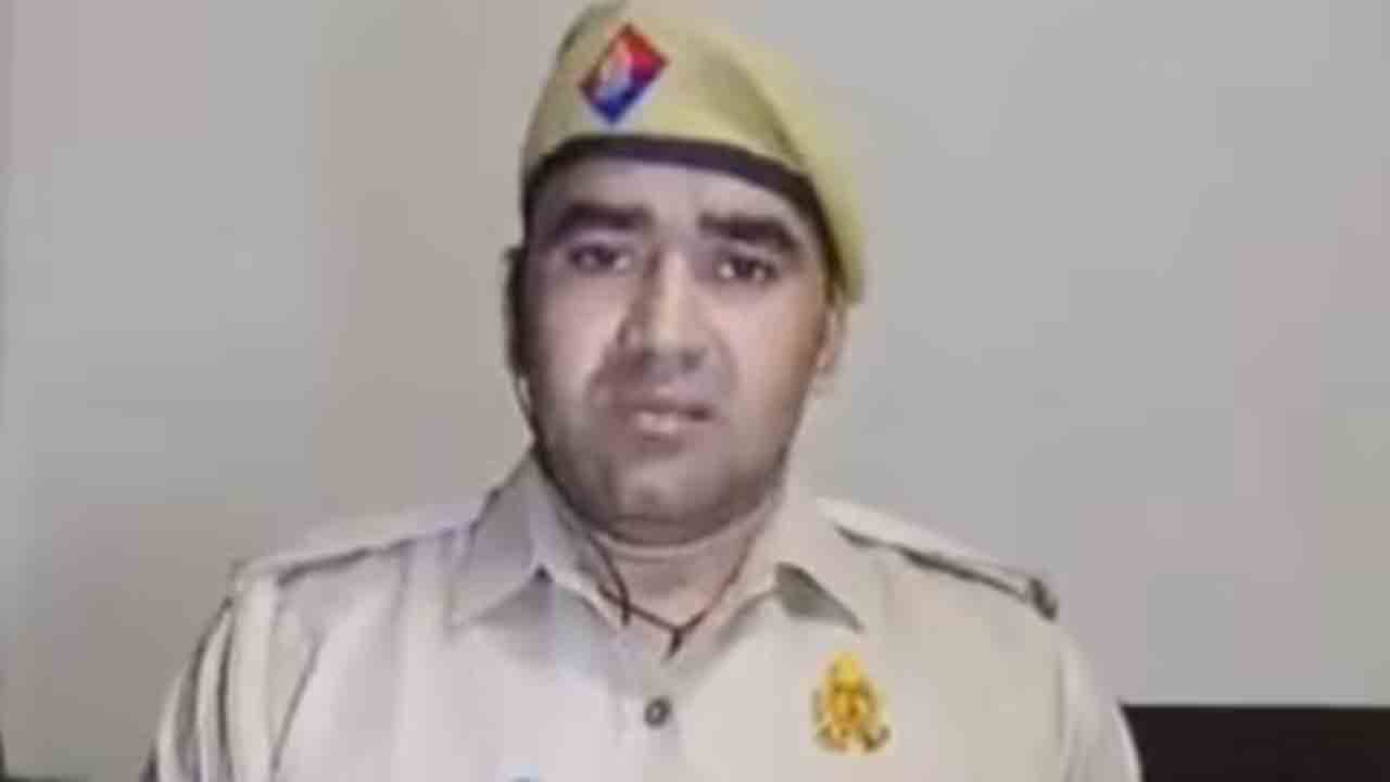 UP constable Emotional video | ‘నా సోదరి చనిపోయినా సెలవు ఇవ్వలేదు’.. యూపీ కానిస్టేబుల్ ఆవేదన, వీడియో   వైరల్