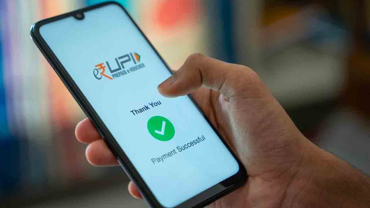 UPI Payments | యూపీఐ పేమెంట్స్‌ భళా.. డెబిట్ కార్డు లావాదేవీలు డీలా..!