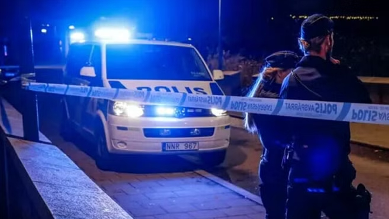 US Shooting | అమెరికాలో పేలిన తుటా.. కాల్పుల్లో ముగ్గురు మృతి.. జాతి వివక్షే కారణం..!