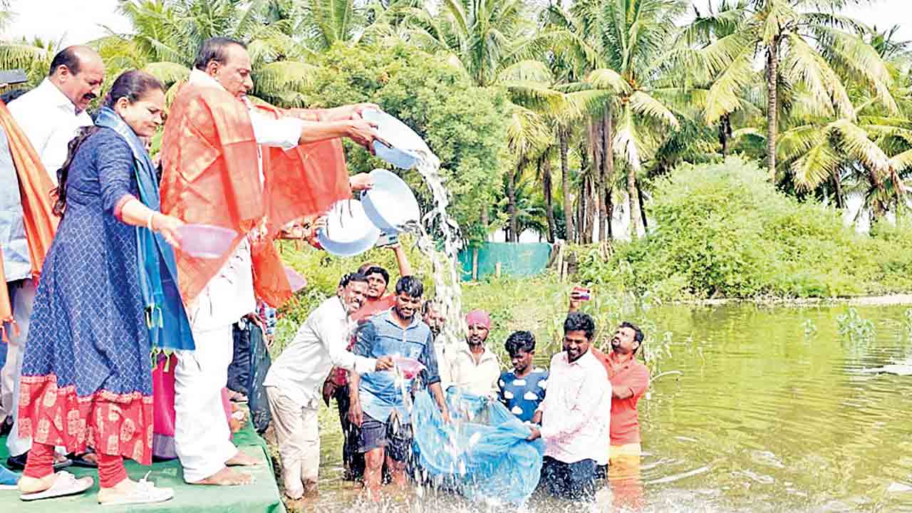 సంక్షేమ పథకాలు దేశానికే ఆదర్శం