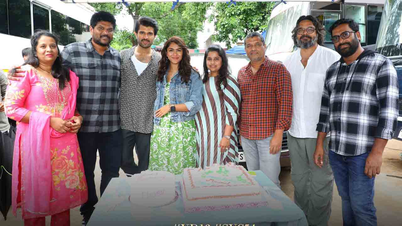 VD13 | మృణాళ్‌ ఠాకూర్‌కు VD13 టీం బర్త్‌ డే విషెస్‌