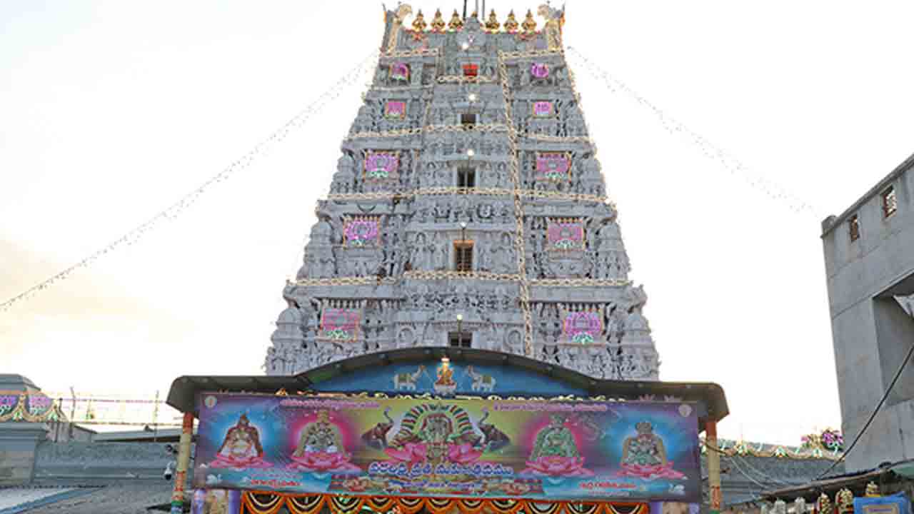 Tirupati | తిరుచానూరు ఆలయంలో వరలక్ష్మీ వ్రతానికి ఏర్పాట్లు పూర్తి