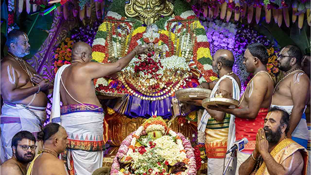 Tirupati | తిరుచానూరులో వైభవంగా వరలక్ష్మీ వ్రతం.. ఆకట్టుకున్న వ్రత మండపం