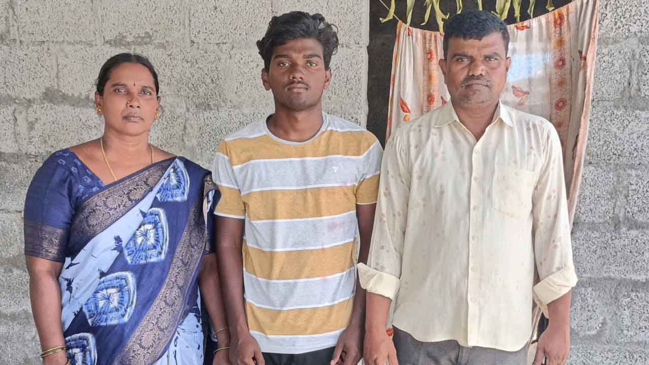 సరస్వతీ పుత్రుడికి లక్ష్మీ కటాక్షం కరువు