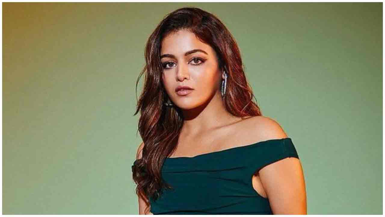 Wamiqa Gabbi | మత్తుకళ్లతో పిచ్చెక్కిస్తున్న వామికా గబ్బీ..