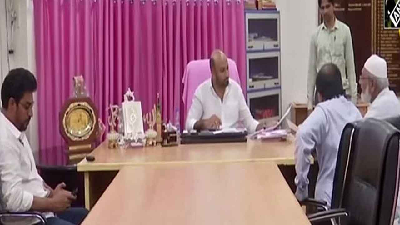 ఇమామ్‌, మౌజన్‌ల వేతనాలకు 9 కోట్లు